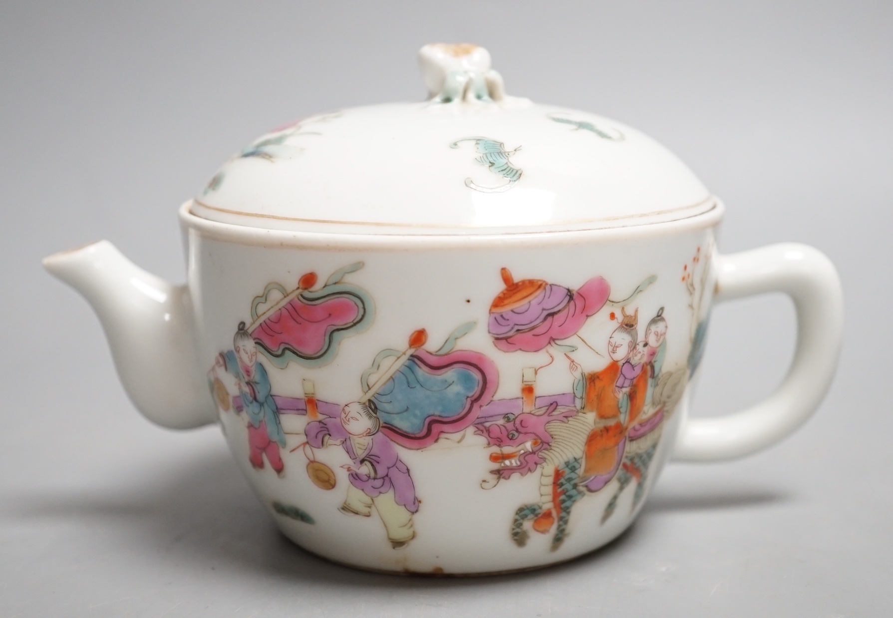 A Chinese famille rose teapot and cover - 10cm high
